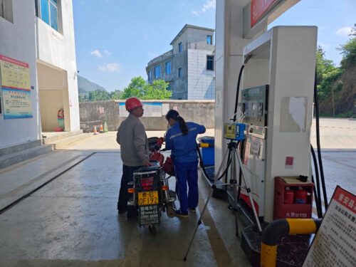 贵州天宇科技_职业卫生评价采样现场_普安县集能加油站03